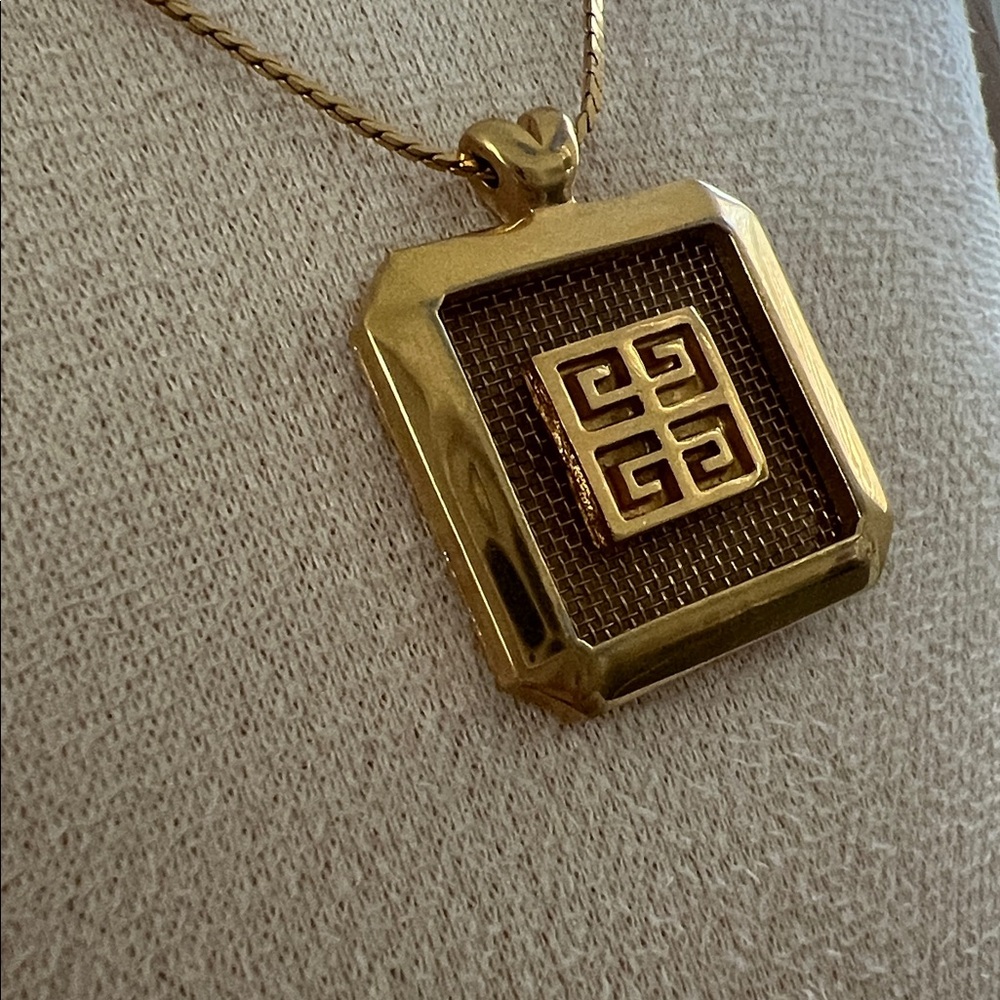 Givenchy Vintage Pendant Necklace - Picture 3 of 7